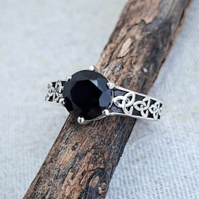 Anel com ônix celta 21406 