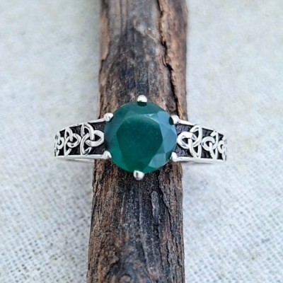 Anel com ônix verde celta 21434 