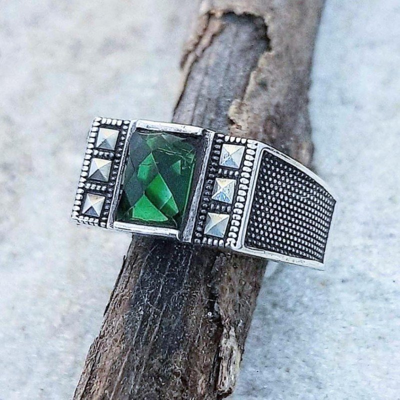 Anel com zirconia verde 21416