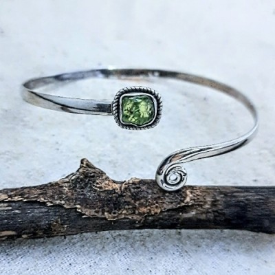 Bracelete com peridoto bruto 11250