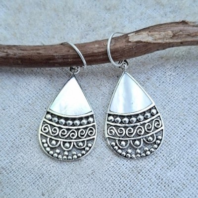 Brinco com madrepérola 65823 Brinco com madrepérola 65823