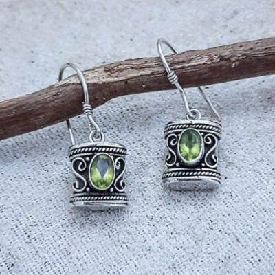 Brinco com peridoto 45617