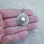 Pingente com madrepérola celta 74010